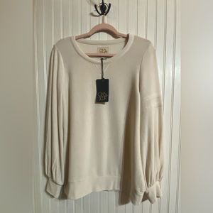 NWT CHASER MEDIUM LONG SLEEVE TOP SIZE MEDIUM IN LIGHT BEIGE